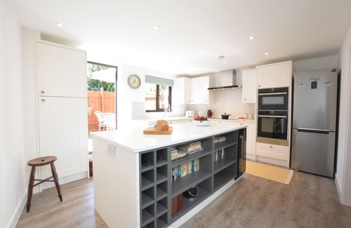 Melton Cottage | PINE COTTAGE, pet friendly, with open fire in Woodbridge
