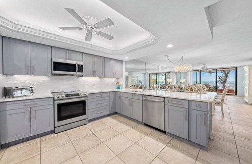 Sanibel Condo | Pine Cove #202 is a 3/2 Beachfront vacation rental on Sanibel Island