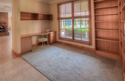 Bright Apartment | Pine Crest Complex, Bright!