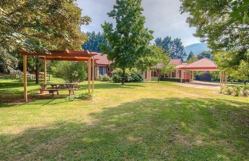 Bright Apartment | Pine Crest Complex, Bright!
