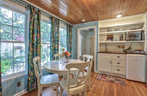 Old Town House | Pine Hill Gardens in perfect Midtown Location