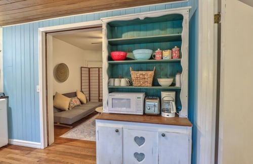 Old Town House | Pine Hill Gardens in perfect Midtown Location