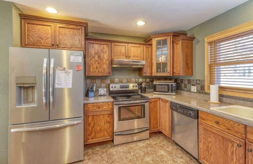 Deadwood House | Pine Hollow Lodge - beautiful 5 bedroom home just