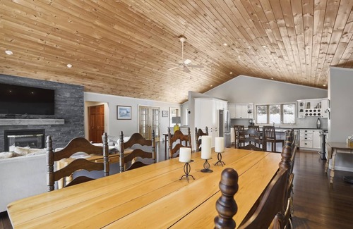 Stowe Hollow House | Pine Lodge: 4 br, fireplace, a/c, pool table, pond and deck!