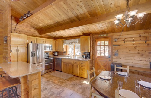 Pine Mountain Club Cabin | Pine Mountain Club Cabin Rental w/Pool Access!