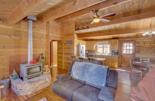 Pine Mountain Club Cabin | Pine Mountain Club Cabin Rental w/Pool Access!