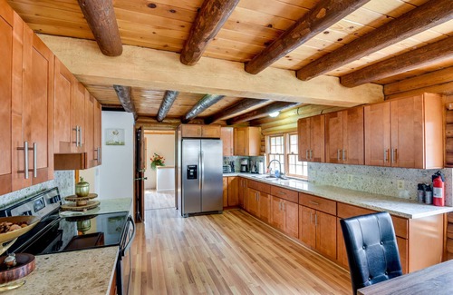 Pine Mountain Club Cabin | Pine Mountain Club Cabin w/Community Pool!
