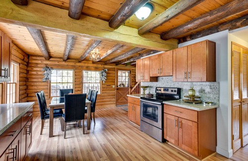 Pine Mountain Club Cabin | Pine Mountain Club Cabin w/Community Pool!