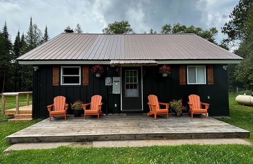 Hessel Cottage | Pine River Cottage: Crisp Air & Colorful Leaves – A Fall Retreat by the River!