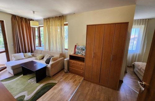 Shiligarnika Apartment | Pine tree Easy Ski access - Next 100m to Ski slope and forest view