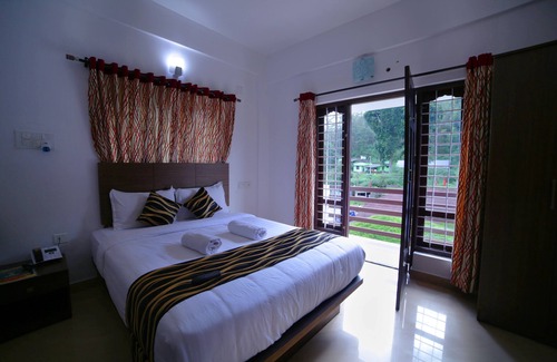 Devikolam Hotel | Pine Tree Munnar