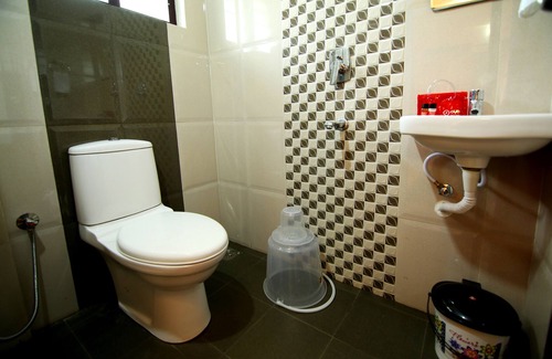 Devikolam Hotel | Pine Tree Munnar