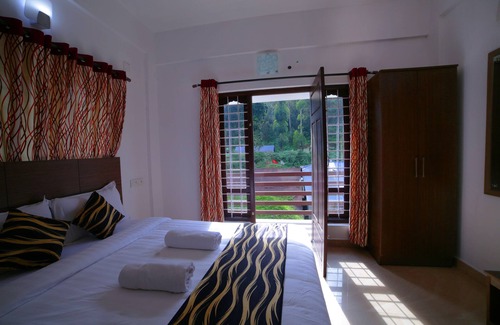 Devikolam Hotel | Pine Tree Munnar
