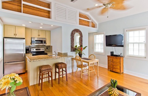 Old Town Cottage | PINEAPPLE COTTAGE ~ Adorable, Updated Old Town Cottage w/Shared Heated Pool!