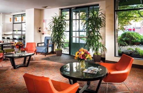 University District Hotel | Pineapple Queen Sanctuary w/Shower, Near UW Campus, 2 Family Ready Rooms