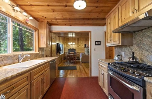Long Barn Cabin | Pinecrestarearental #15 9/5-12/10 no holidays book 2 nights get 3rd night free.