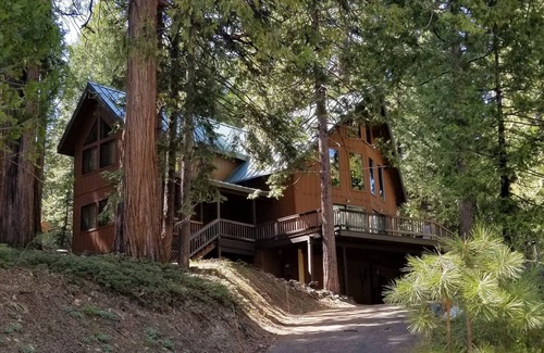 Long Barn Cabin | PinecrestAreaRentals #5 9/5-12/10 no holidays book 2 nights get 3rd night free.