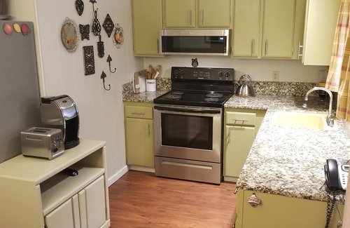 Pinecrest Condo | PinecrestAreaRentals #6 9/5-12/10 no holidays book 2 nights get 3rd night free.