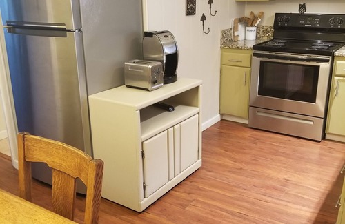 Pinecrest Condo | PinecrestAreaRentals #6 9/5-12/10 no holidays book 2 nights get 3rd night free.