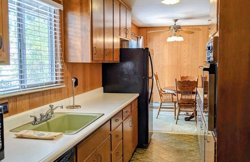 Strawberry Cabin | PinecrestAreaRentals #3 Comfy, Cozy, Cabin!