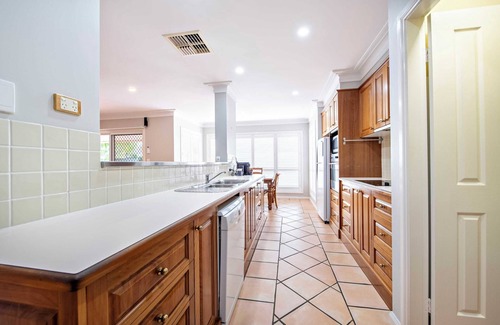 Dubbo House | Pinehurst - Close to Zoo & Golf Club, Pets Allowed