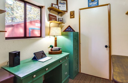 Pinetop Cottage | Pinetop-lakeside Cabin Rental: Porch & Fire Pit!