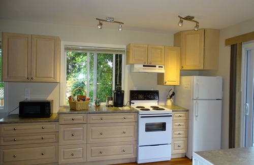 Sidney Cottage | Pinetree Cottage a home away from home
