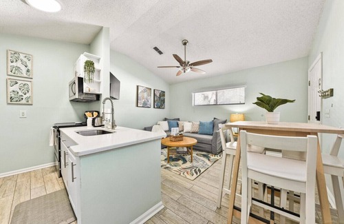 Jacksonville Beach House | Pink Dolphin 3| Beachside Cottage| Walk Everywhere