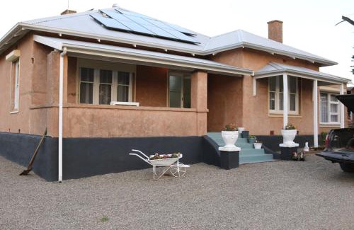 Currency Creek House | Pink Gums Farmstay