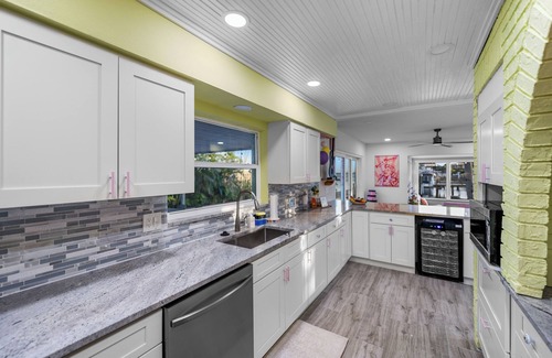 Ozona House | Pink Pony Villa – Waterfront Escape w/Pool, Studio & Themed Rooms