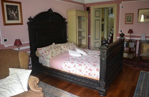 Piossasco Bed & Breakfast | Pink room at Villa Mirano Bed and BreakFast Piossasco - Turin - Piedmont