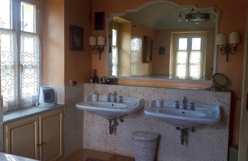 Piossasco Bed & Breakfast | Pink room at Villa Mirano Bed and BreakFast Piossasco - Turin - Piedmont