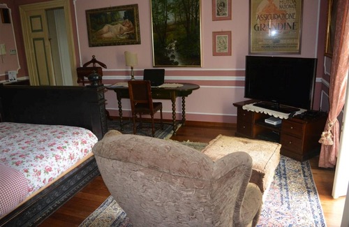 Piossasco Bed & Breakfast | Pink room at Villa Mirano Bed and BreakFast Piossasco - Turin - Piedmont