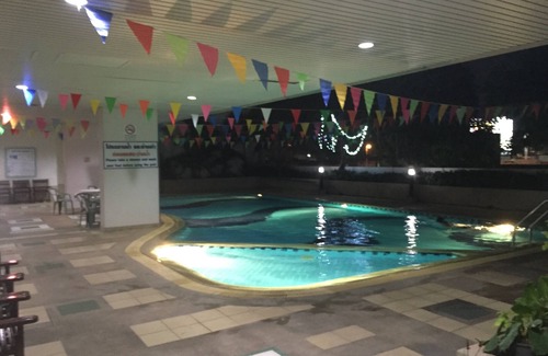 Arun Amarin Condo | PinKhao Modern High Floor, 1 BR condo near Khaosan Road, royal temple