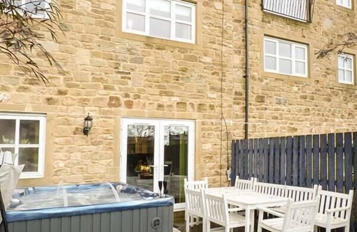Cowling Cottage | Pinnacle View