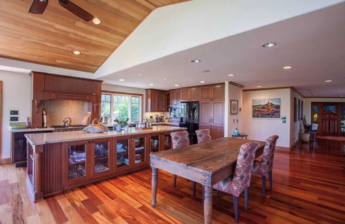 Freestone House | Pinot Views, sleeps 10, Pool/Spa, BBQ, Firepit
