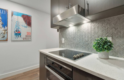 Deer Valley Apartment | Pioche at Deer Valley East Village next to Jordanelle Gondola, Hot Tub, King Bed, EV, Bike Storage