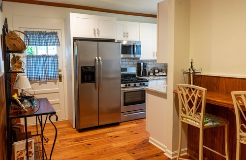 Bardstown Cottage | Pioneer Park Cottage, 2 BR/2 BA Downtown Historic Bardstown