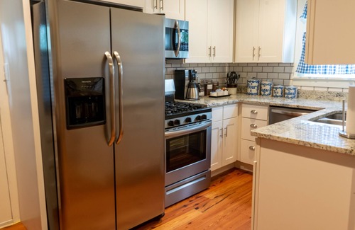 Bardstown Cottage | Pioneer Park Cottage, 2 BR/2 BA Downtown Historic Bardstown