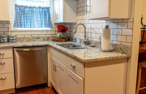 Bardstown Cottage | Pioneer Park Cottage, 2 BR/2 BA Downtown Historic Bardstown