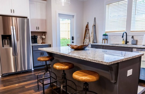 Auburn House | Piper Paradise: Delightful 3 Bedroom Retreat near Campus