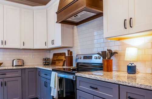 Auburn House | Piper Paradise: Delightful 3 Bedroom Retreat near Campus