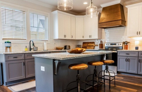Auburn House | Piper Paradise: Delightful 3 Bedroom Retreat near Campus