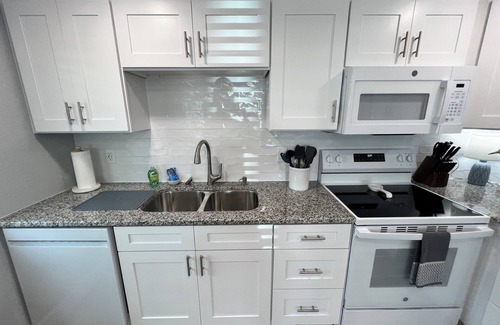 Englewood Cottage | Piping Plover at Shorebirds, 3 Min Walk to Beach Sunsets, Bikes, Kayaks and more