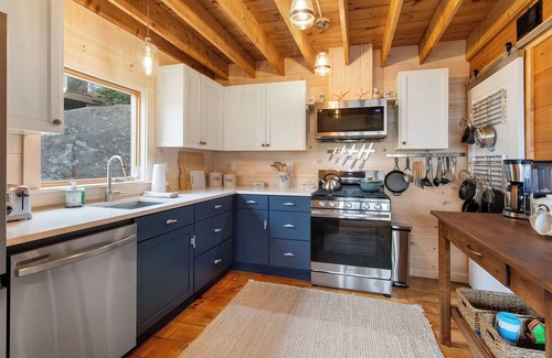 Spruce Head Cottage | Pirate's Den on the Wharf