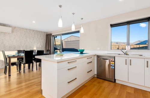 Cromwell Cottage | Pisa Oasis - Cromwell Holiday Home