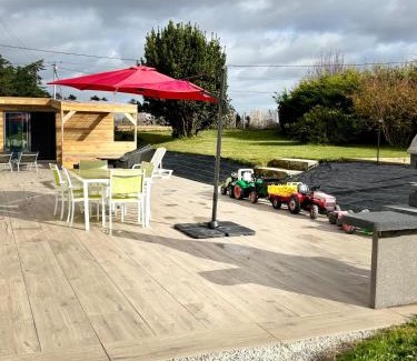 Ploudaniel House | Piscine intérieure privée chauffée spa toute lannee disponible minimum 2 nuits