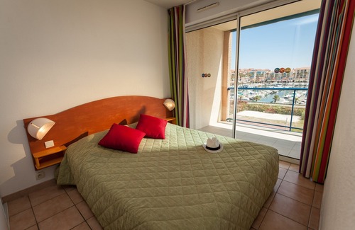 Plage d'Argeles Hotel | Piscine sur place ! Appartement spacieux côté port