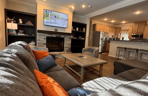 Asheville Apartment | Pisgah Retreat w/Hot Tub & Private River Access