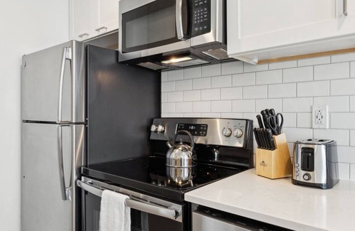 Downtown Pittsburgh Apartment | Pittsburgh Apartment w/Kitchen & Laundry | Near Famous Parks & Attractions